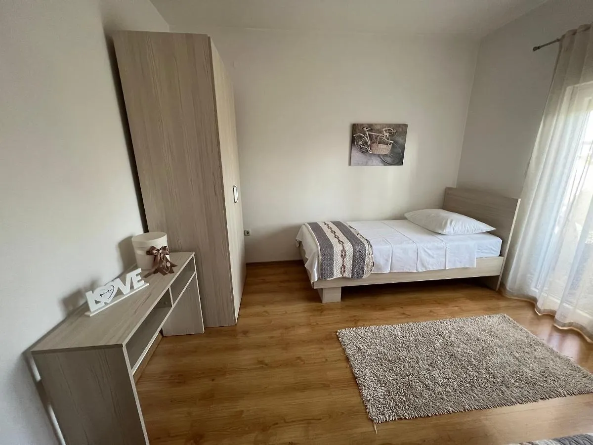 Apartment Apartman Burcul Sukosan